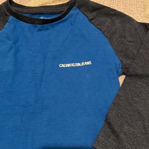 Calvin Klein shirt - Picture 2 of 2